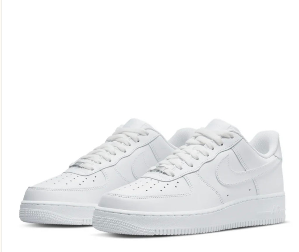 NIKE AIR FORCE 1 '07 'TRIPLE WHITE'.