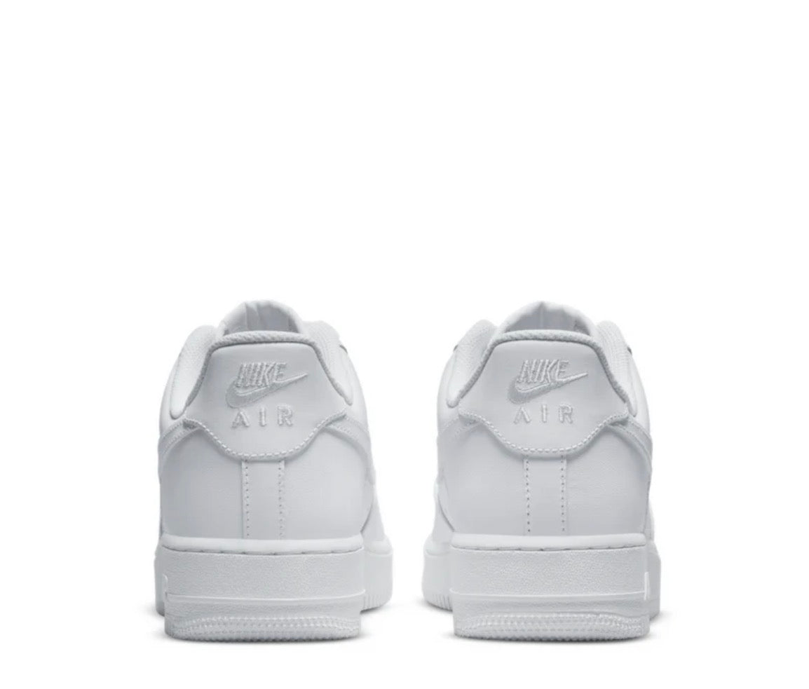 NIKE AIR FORCE 1 '07 'TRIPLE WHITE'.